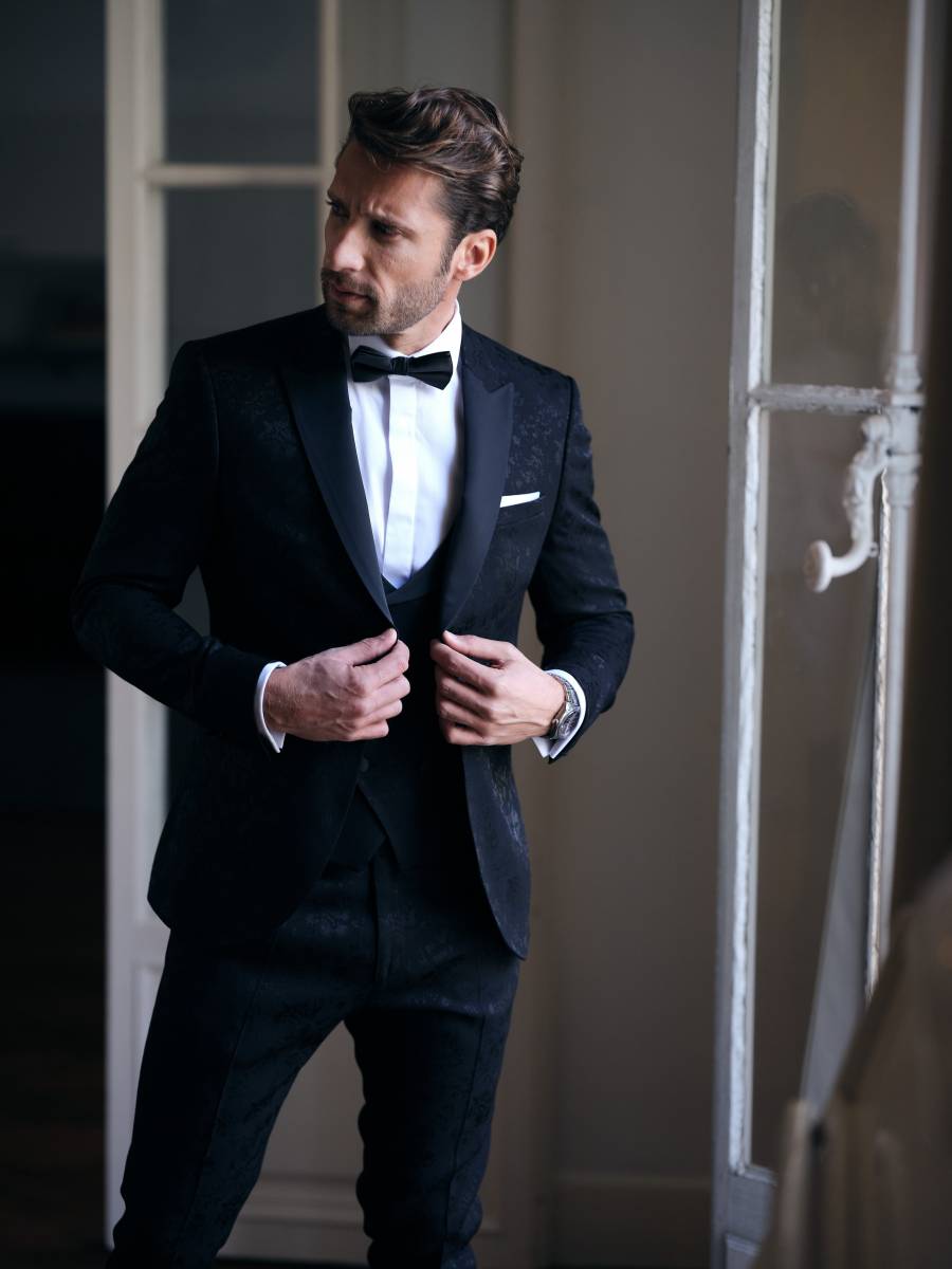 smoking noir broderie marseille cintré sur mesure pas cher